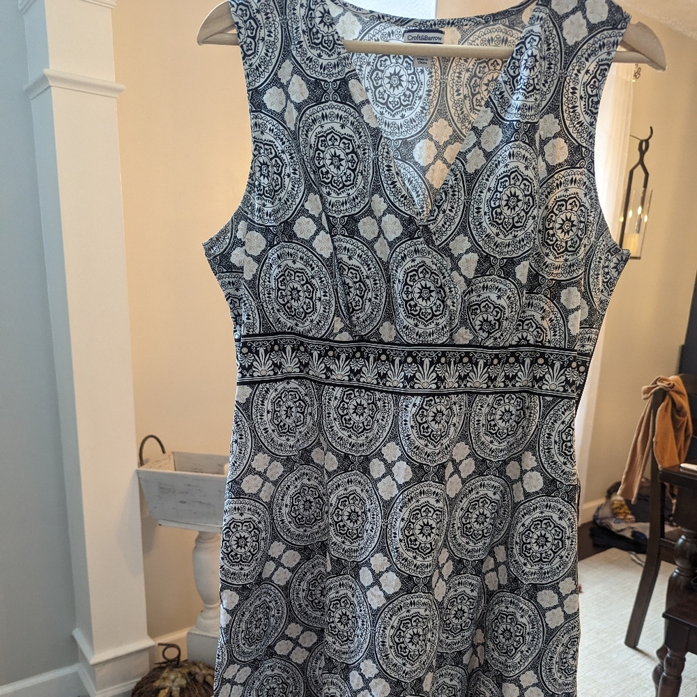 Croft & Barrow women's dress, size 14, stretchy, below the knee